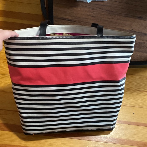 Kate Spade stripe/bow tote bag - Picture 8 of 8